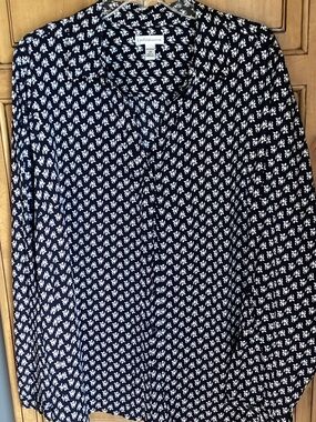 Croft & Barrow Black and White Floral Button-Up Blouse